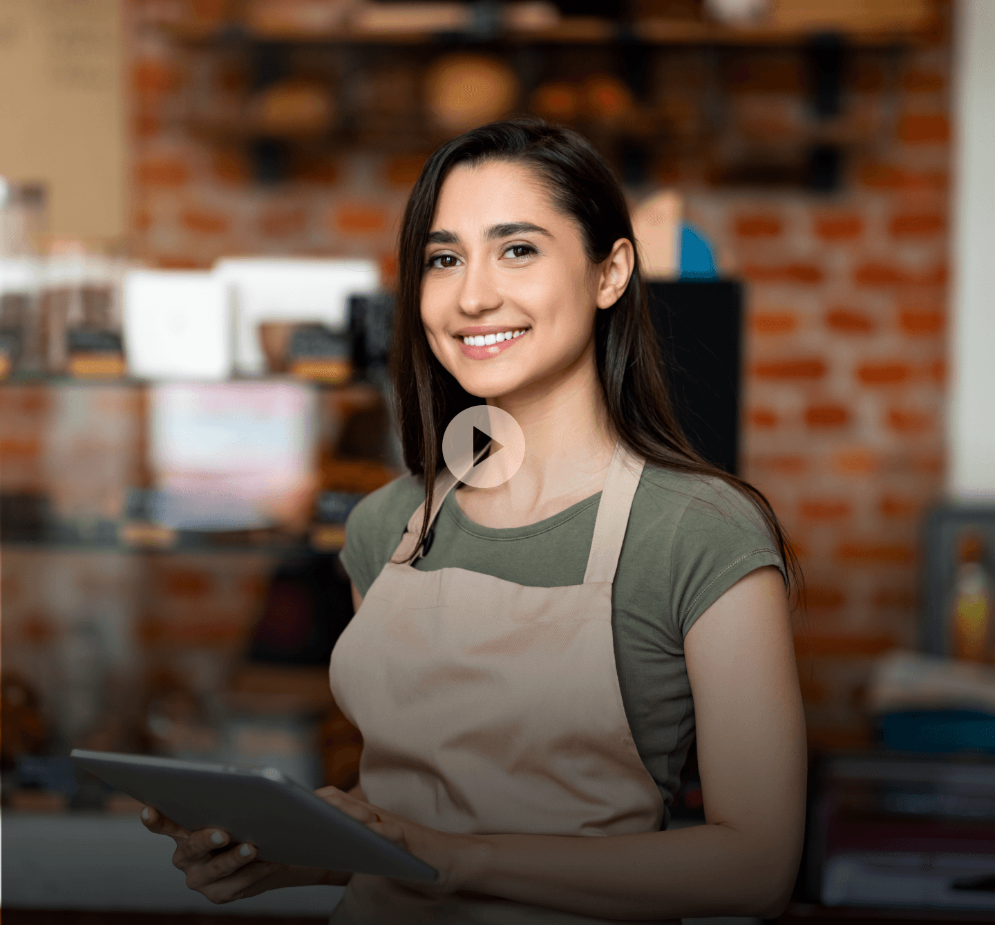 Estudiante practicando latte art